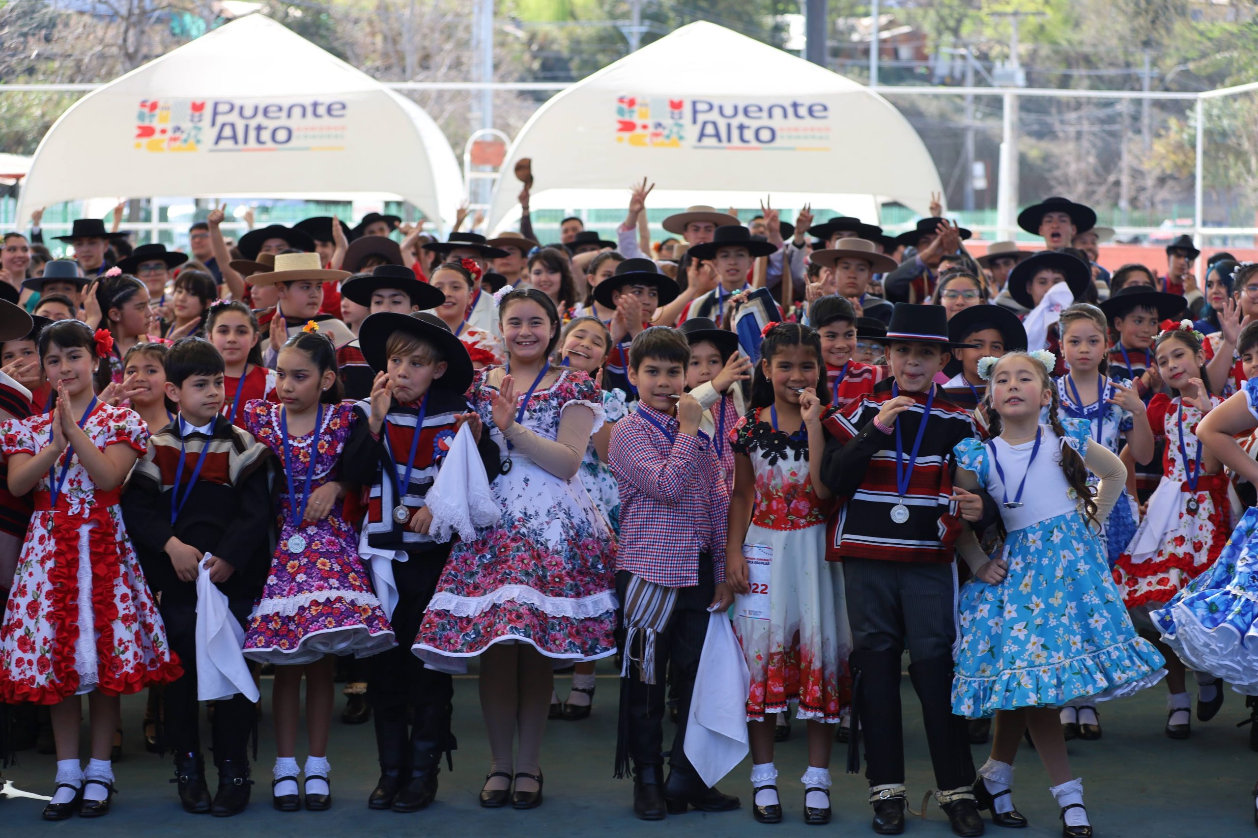 El Campeonato de Cueca Escolar hizo vibrar el Complejo Deportivo Amador Donoso